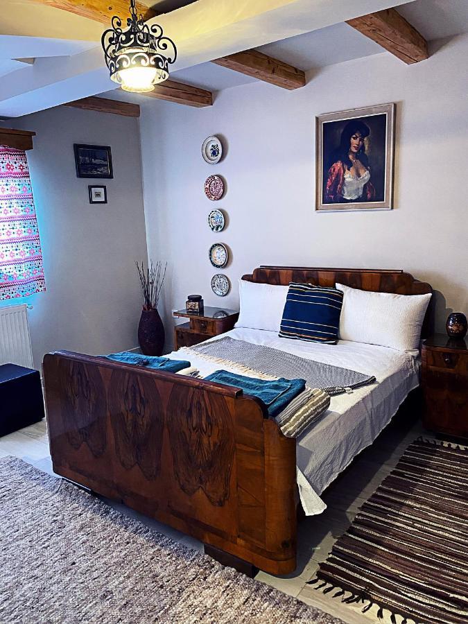 La Curtea Veche Apartment Lapus Exterior photo